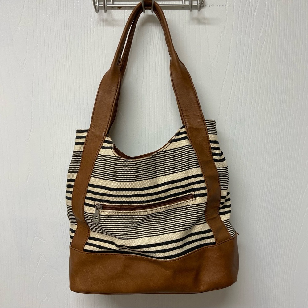 🎯 Canvas and faux leather Relic bag. Great used condition.  Holds a lot!